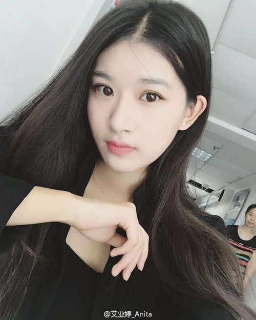 組圖 中戲女生素顏清純大長(zhǎng)腿，網(wǎng)友驚呼“撞臉劉亦菲”